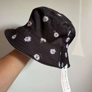 NWT Alice + Olivia bucket hat
